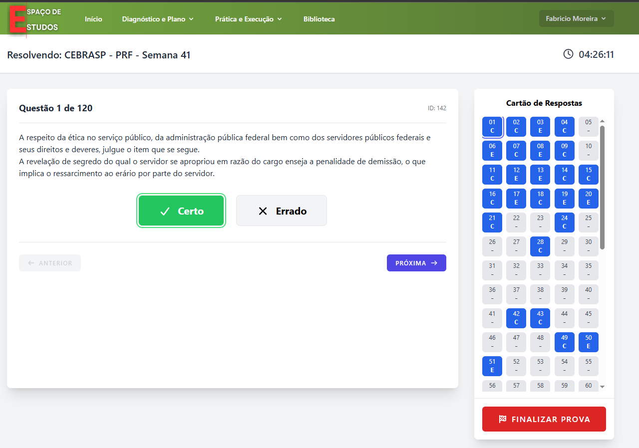 Interface de um simulado online com questões e cartão de respostas